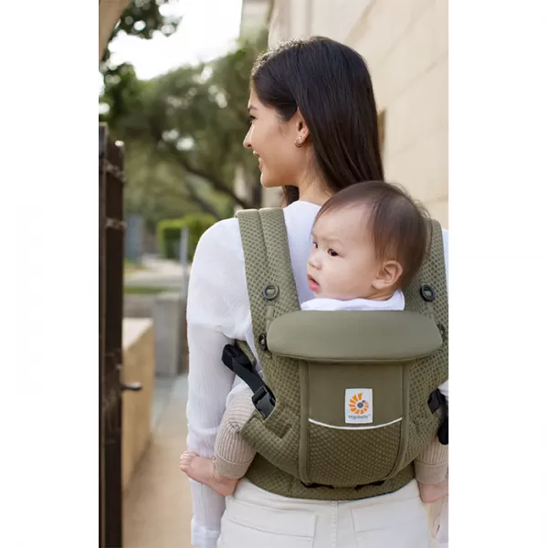 Ergobaby ADAPT NOSÍTKO Soft Flex Mesh + dárek ZAVINOVAČKA Ergobaby SWADDLER