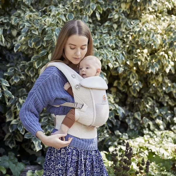 Ergobaby ADAPT NOSÍTKO Soft Flex Mesh + dárek ZAVINOVAČKA Ergobaby SWADDLER