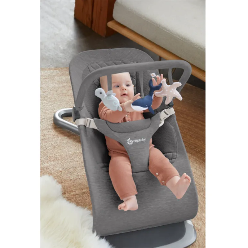 ERGOBABY EVOLVE hračka na lehátko - Ocean wonders - Charchoal grey